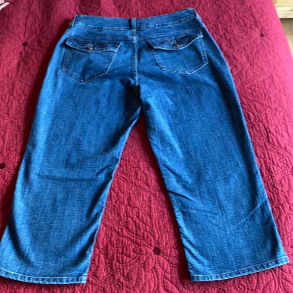 5/$25 Riders by Lee Jean Capris - Picture 7 of 9